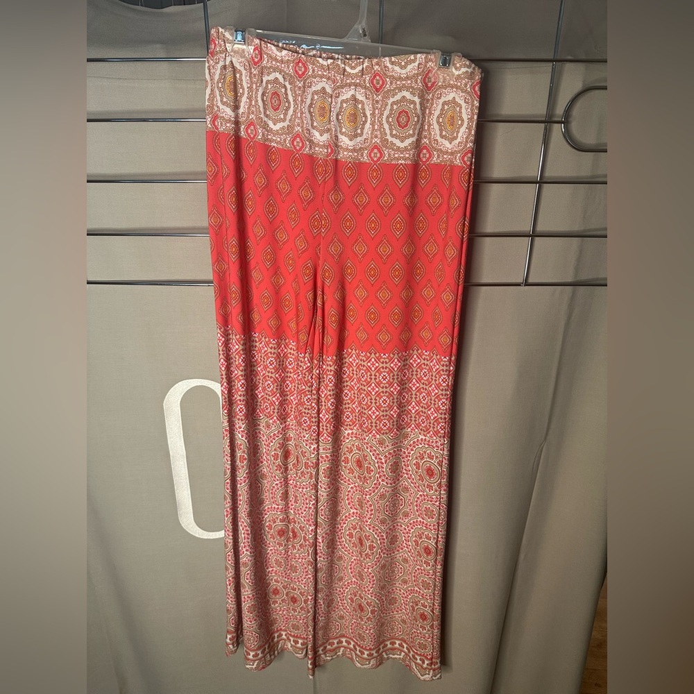 Chicos women’s patterned flowy pink and salmon pants